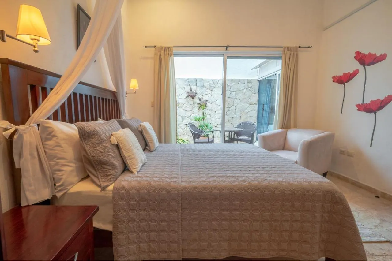 2 Bedroom Condo Only Steps To The Beach - At Magic Paradise Condos, Mamitas Beach Playa del Carmen Nyaraló