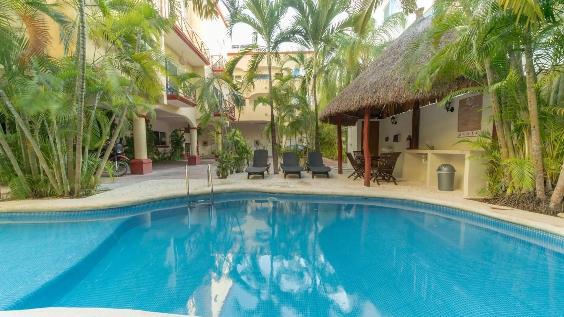 2 Bedroom Condo Only Steps To The Beach - At Magic Paradise Condos, Mamitas Beach - Magia Playa del Carmen Hébergement de vacances