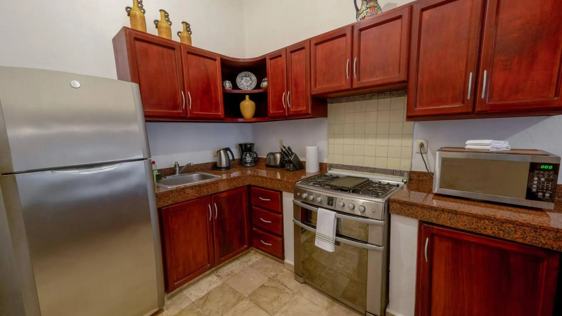 Hébergement de vacances 2 Bedroom Condo Only Steps To The Beach - At Magic Paradise Condos, Mamitas Beach - Magia Playa del Carmen