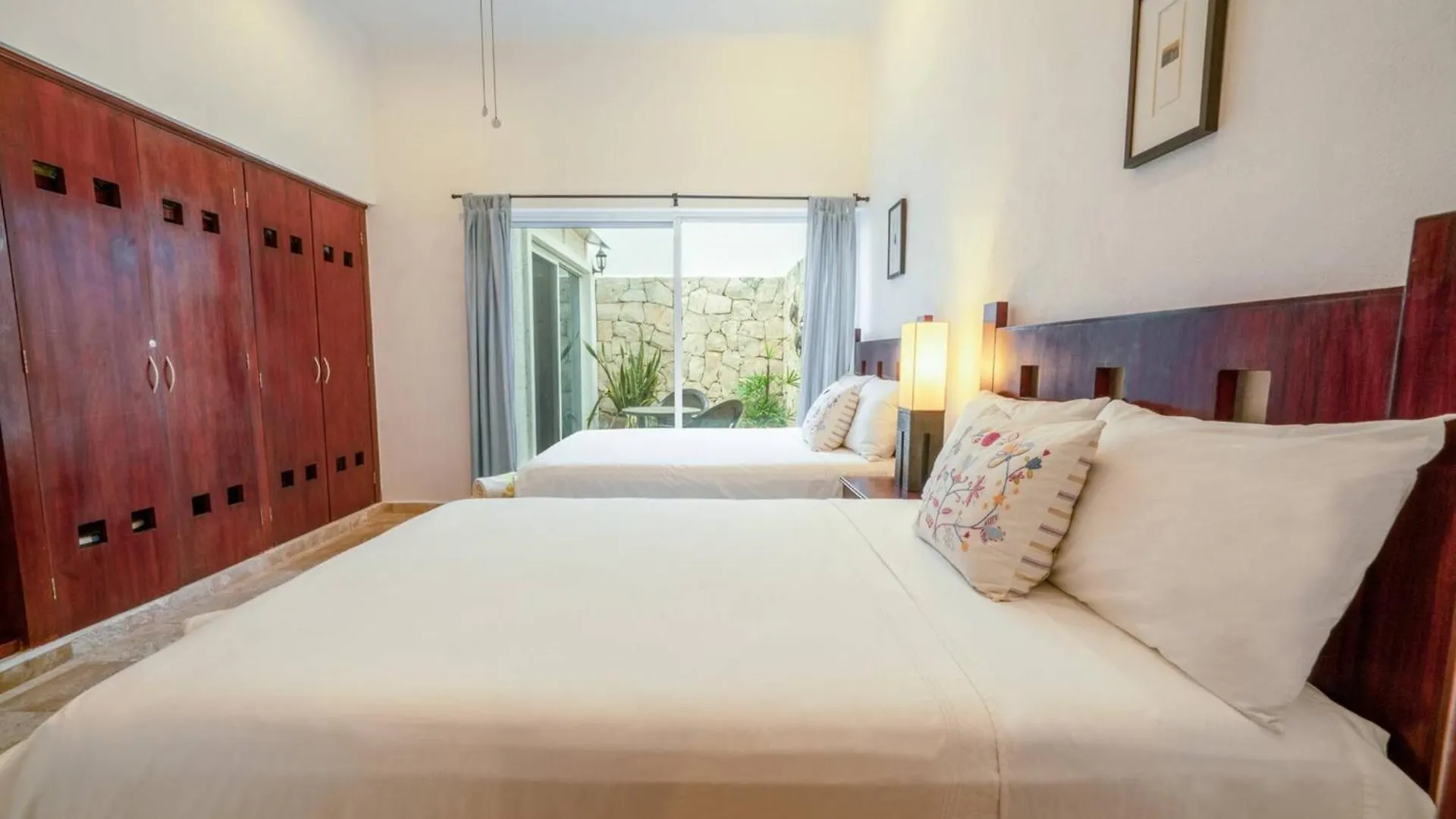 Hébergement de vacances 2 Bedroom Condo Only Steps To The Beach - At Magic Paradise Condos, Mamitas Beach - Magia Playa del Carmen