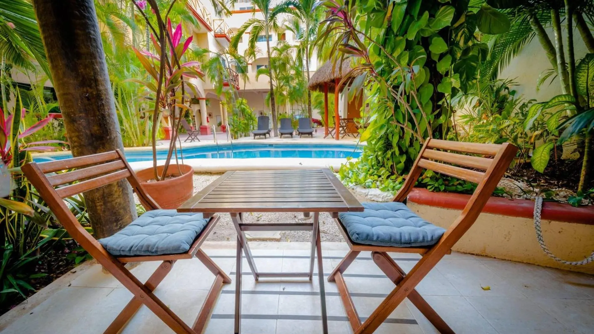 2 Bedroom Condo Only Steps To The Beach - At Magic Paradise Condos, Mamitas Beach - Magia Playa del Carmen Hébergement de vacances